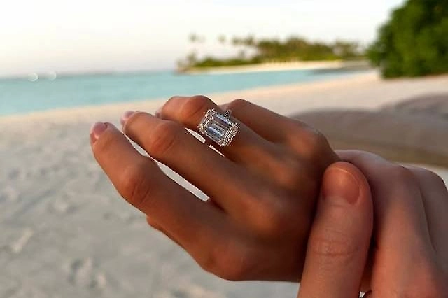 Кольцо от жениха Решетовой. Фото © Instagram (признан экстремистской организацией и запрещён на территории Российской Федерации) / a.reshetova