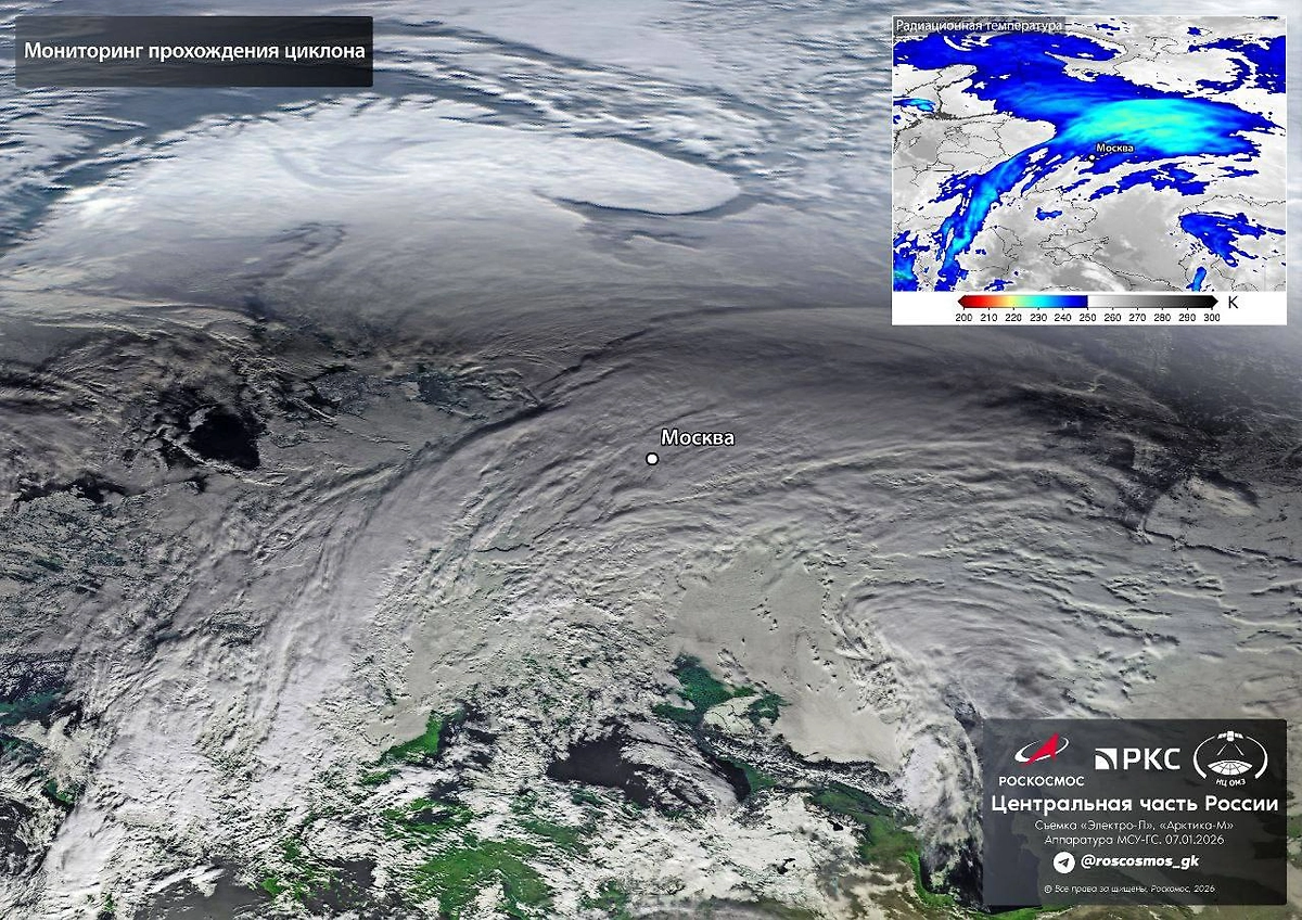 Спутник Роскосмоса зафиксировал циклон, несущий аномальные снегопады в Москву. Фото © Telegram / Роскосмос