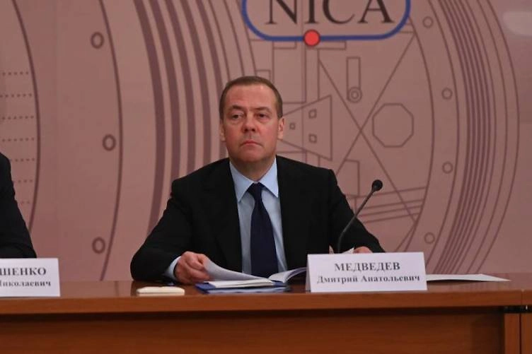 Дмитрий Медведев. Обложка © Life.ru