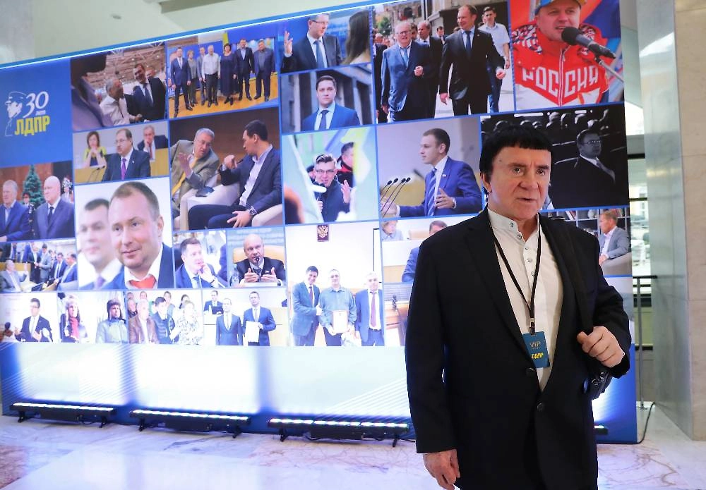 Анатолий Кашпировский был вовлечён в политику до самой старости. Фото © ТАСС / Вячеслав Прокофьев