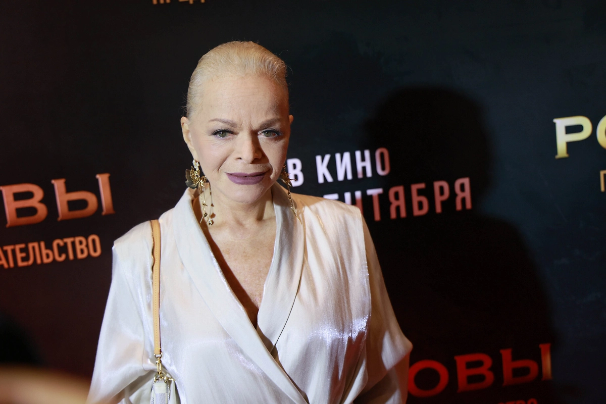 Певица Лариса Долина на премьере фильма «Романовы: преданность и предательство» в кинотеатре «Синема Парк Мосфильм». Обложка © Агентство «Москва» / Кузьмичёнок Василий