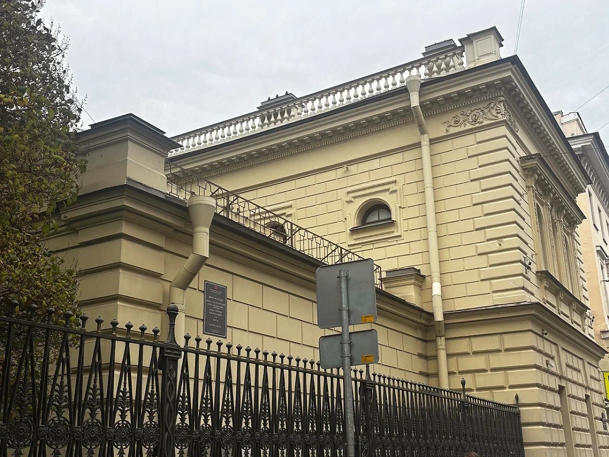 Юсуповский дворец: здесь находился спортзал, где тренировался Путин. Фото © Life.ru