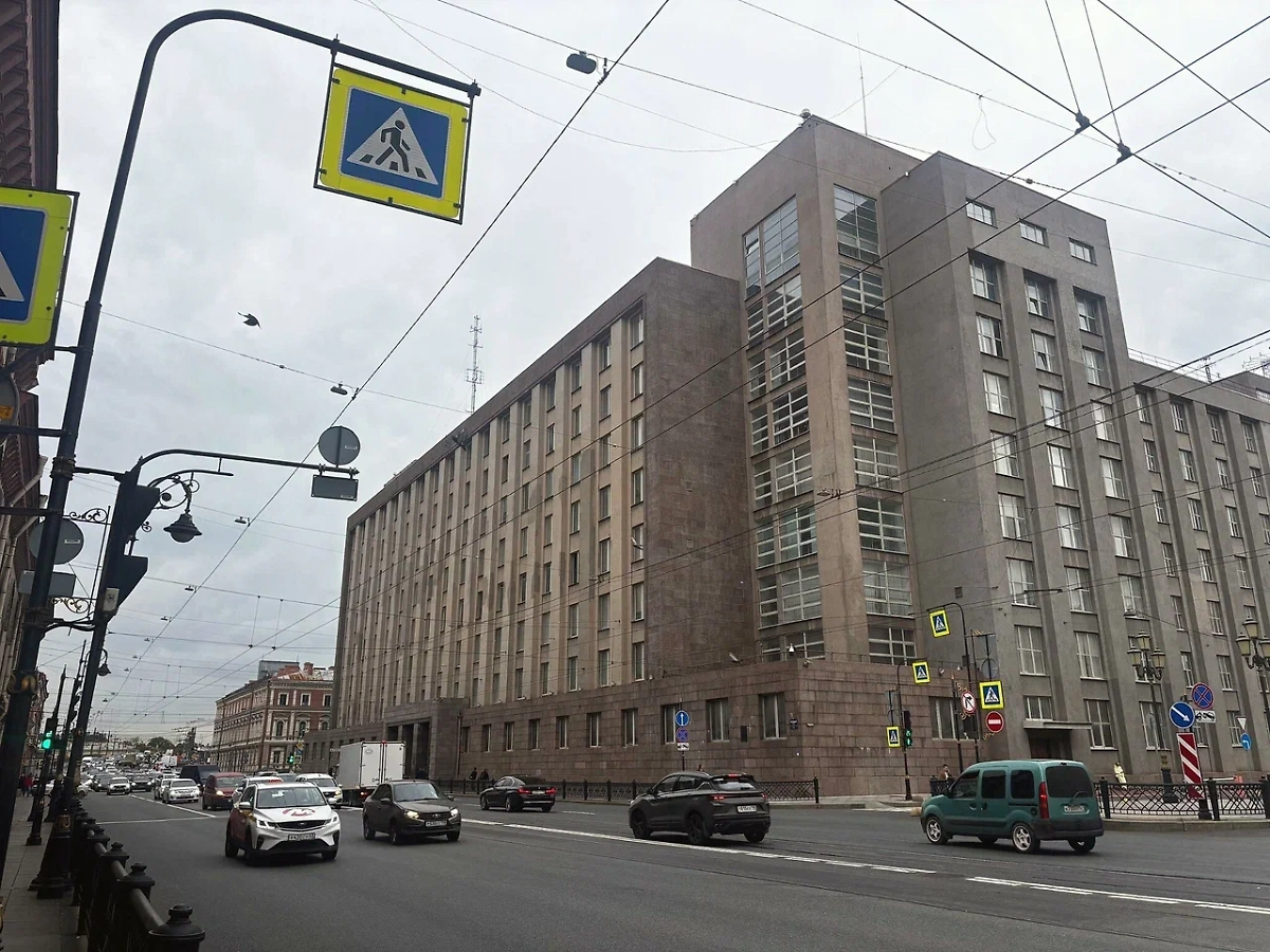 «Большой дом» на Литейном, связанный с работой Путина в госбезопасности. Фото © Life.ru