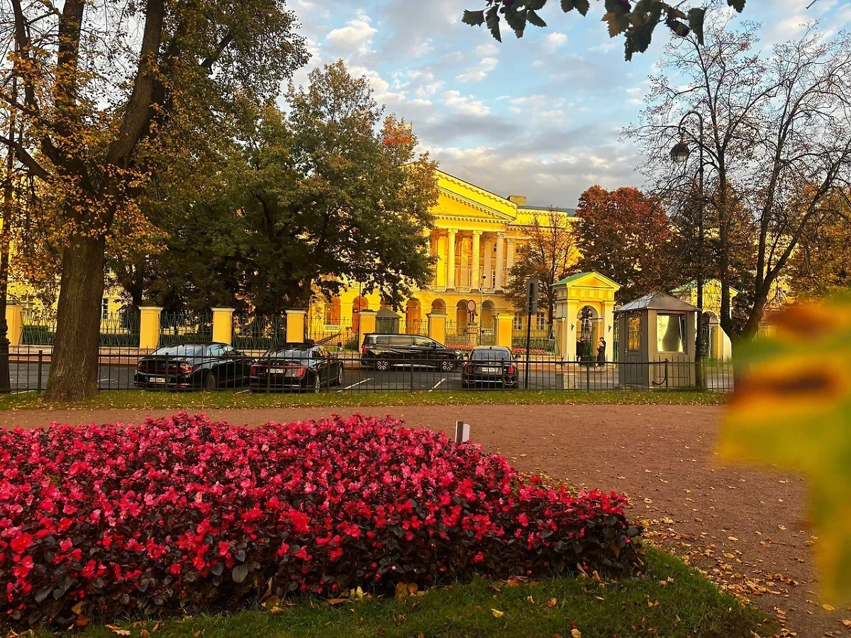 Смольный — здесь проходил петербургский этап политической карьеры Путина. Фото © Life.ru