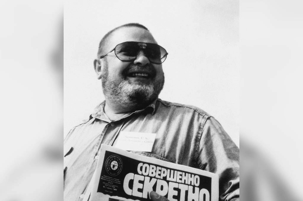Юлиан Семенов в последние годы жизни: писатель и журналист основал газету «Совершенно секретно». Фото © ТАСС / Валентин Кузьмин