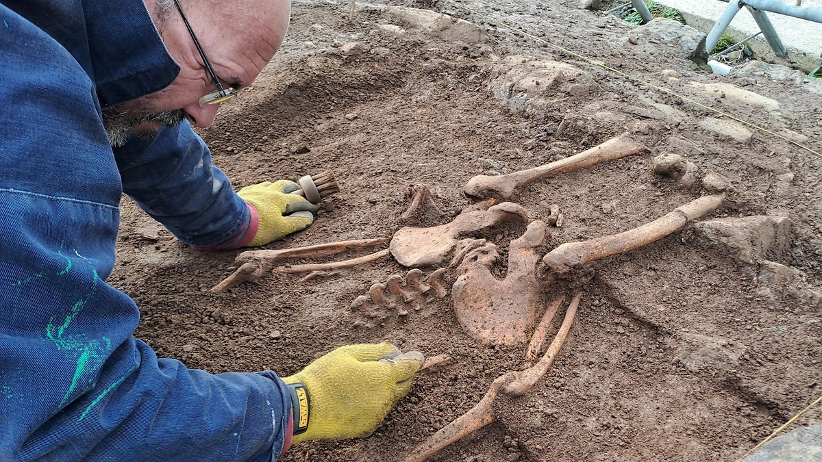Археологи раскопали останки после находки ребёнка. Фото © Национальный фонд Великобритании