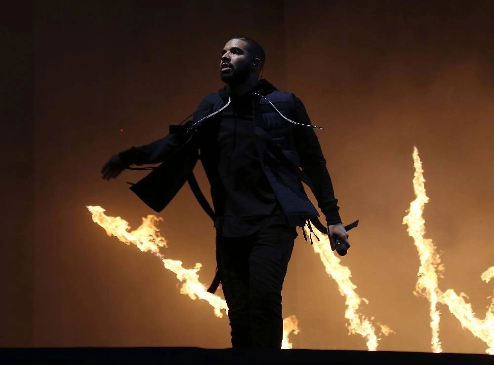 Дрейк стал одним из самых популярных рэперов мира благодаря хитам Hotline Bling, God's Plan и другим композициям. Фото © ТАСС / АР / Joel Ryan