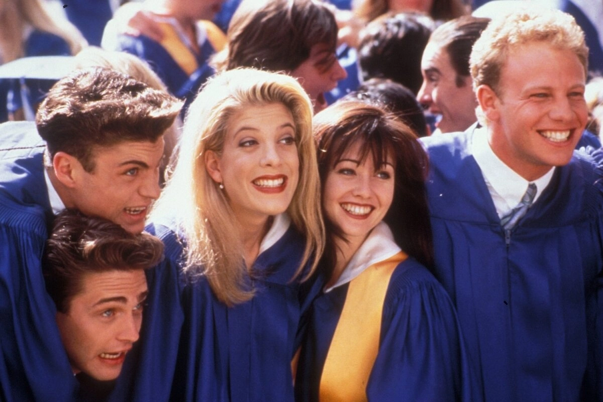 «Беверли-Хиллз, 90210»: история сериала 1990 года. Фото © «Беверли-Хиллз, 90210», режиссёры Дэниэл Эттиэс, Чип Чалмерс, Джейсон Пристли и др., сценаристы Майкл Лайонс, Кимберли Уэллс, Кеннет Биллер и др. 