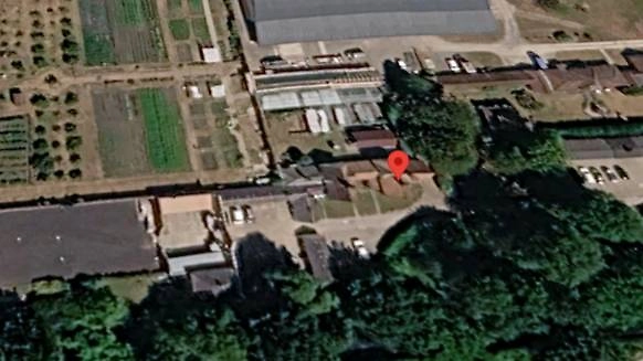 В этом сельском домике зарегистрированы и сама Ольга Лужкова и её бизнес. Фото © maps.app.goo.gl