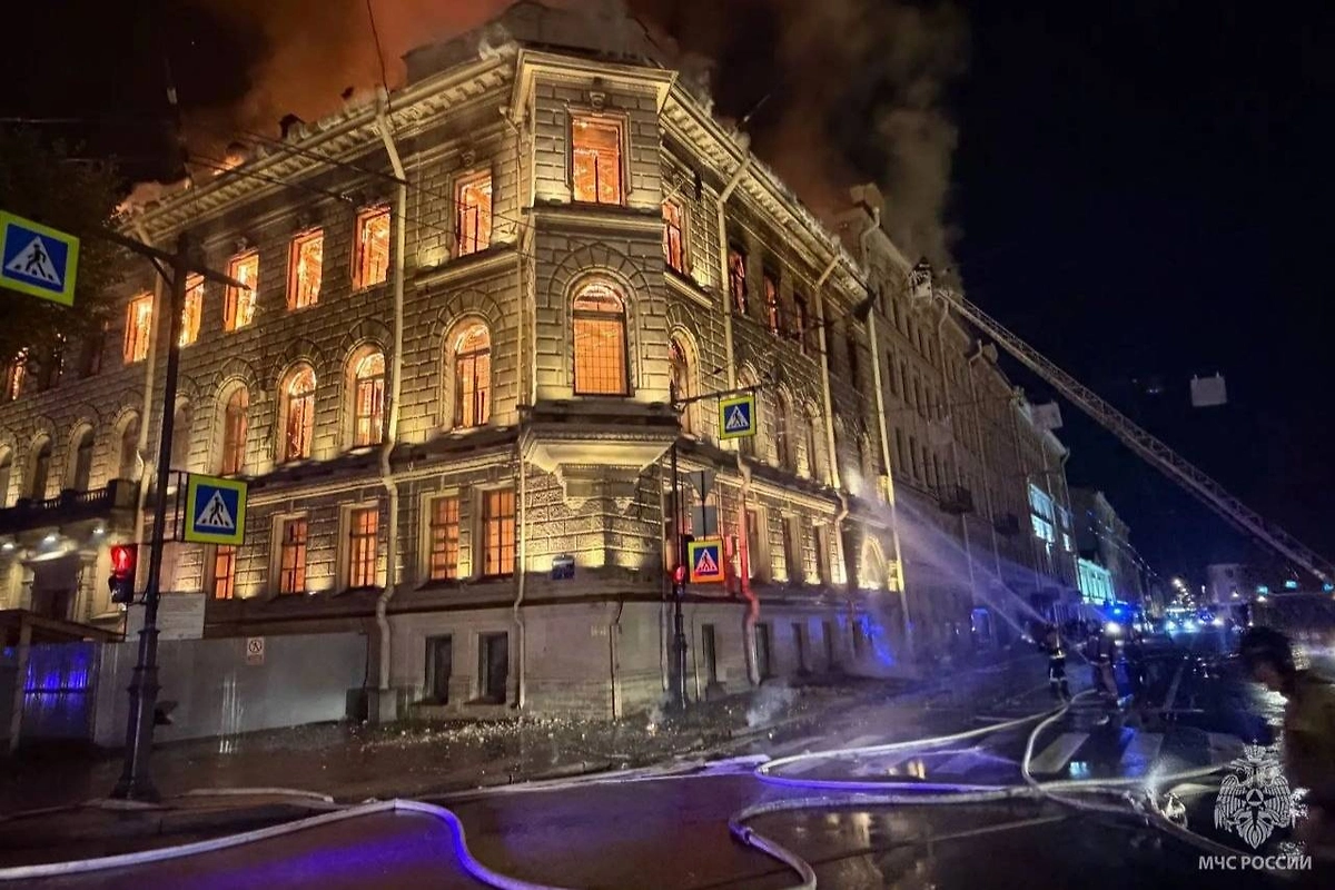 Обложка © Telegram /МЧС Санкт-Петербурга