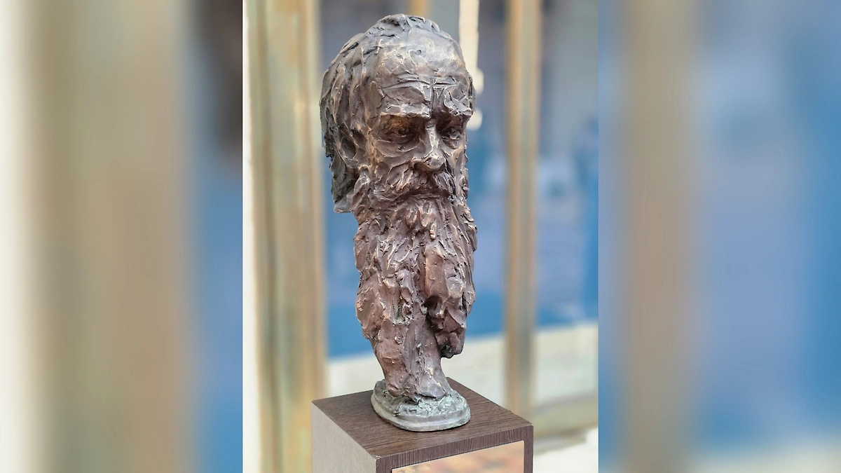 В женевском Дворце Наций установили бюст русского писателя Толстого. Фото © Х /Tatiana Valovaya, Director-General of UN Geneva