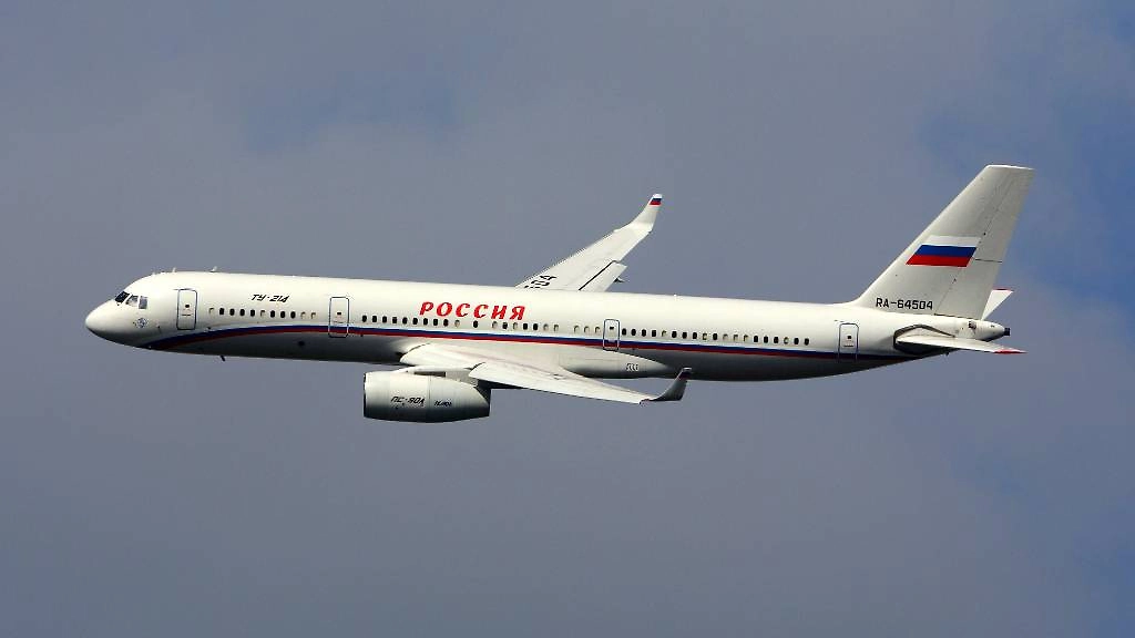 Пассажирский Ту-214. Обложка © Shutterstock / FOTODOM / Fasttailwind
