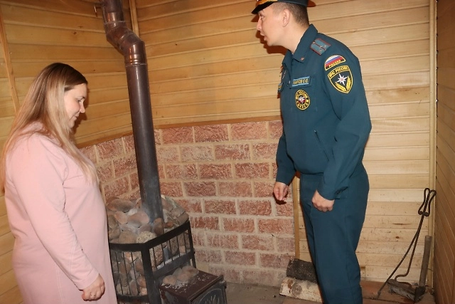 При пожаре в общежитии Чебоксар пострадали пять человек. Фото © VK / ГУ МЧС России по Чувашии