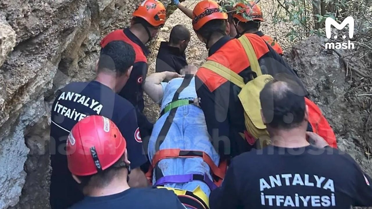 В Анталье россиянка упала с шести метров у водопада Куршунлу и попала в больницу. Фото © Telegram / Mash
