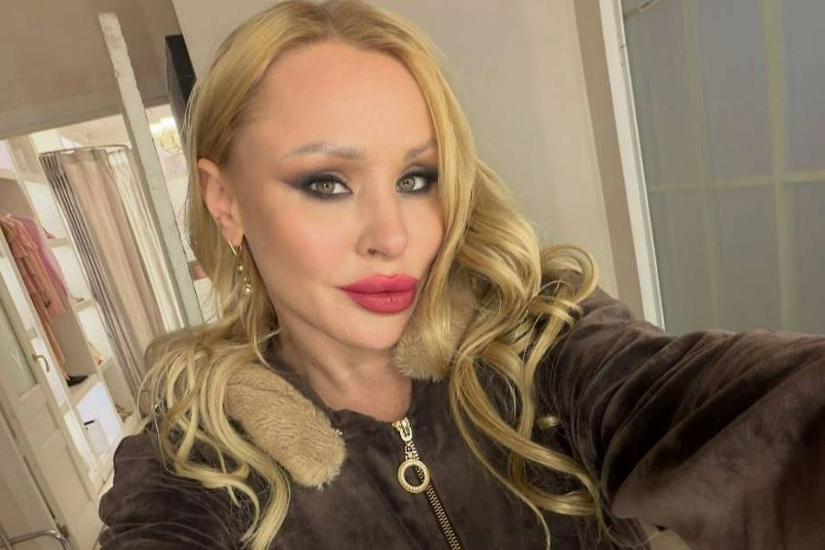 Лола Тейлор. Обложка © Instagram (признан экстремистской организацией и запрещён на территории Российской Федерации)/ lolataylor2