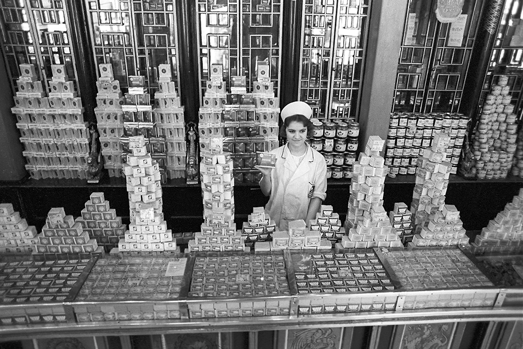 Магазин на улице Кирова в Москве, 1976 год. Фото © ТАСС / Валентин Кунов