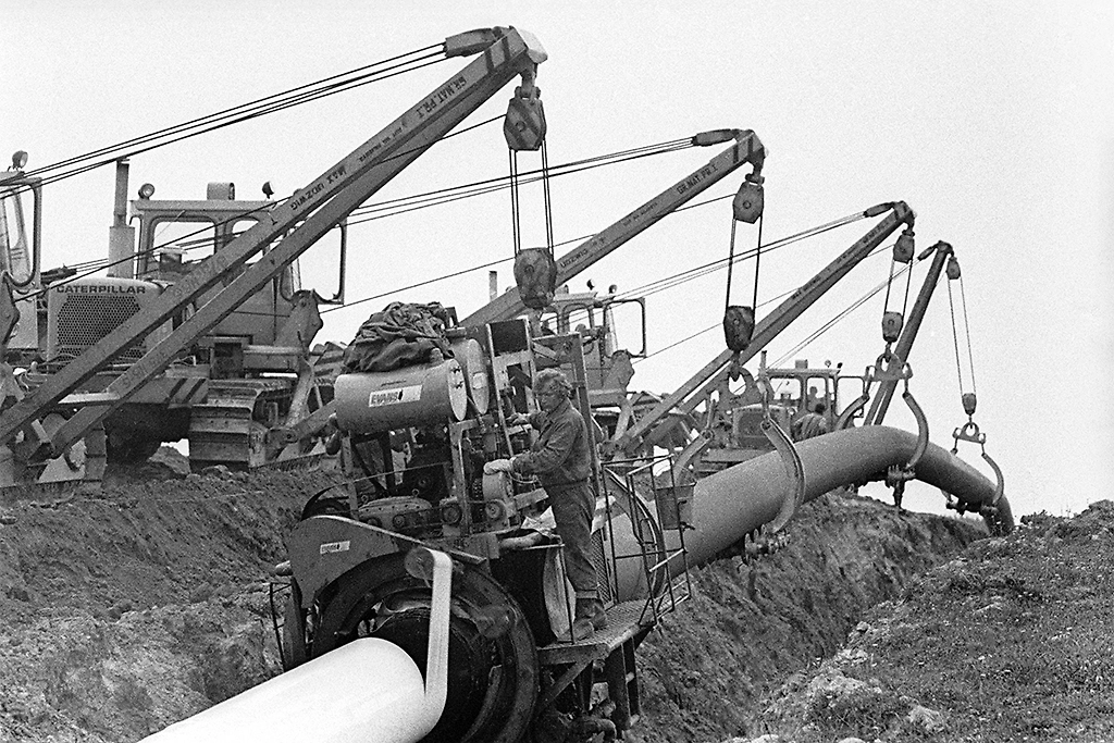 Строительство нефтепровода в СССР в 1976 году. Фото © ТАСС / В. Гулевич