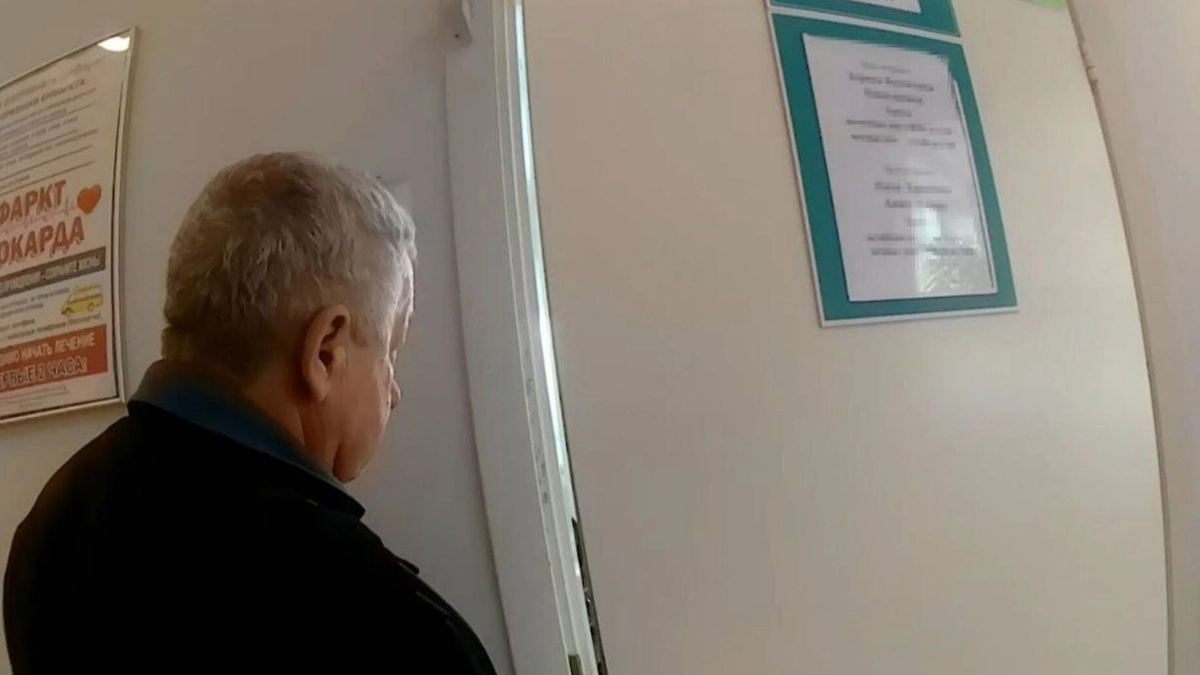 В Новосибирске муж пациентки исколол руки неврологу медицинской иглой. Обложка © Агентство безопасности «Гвардия»