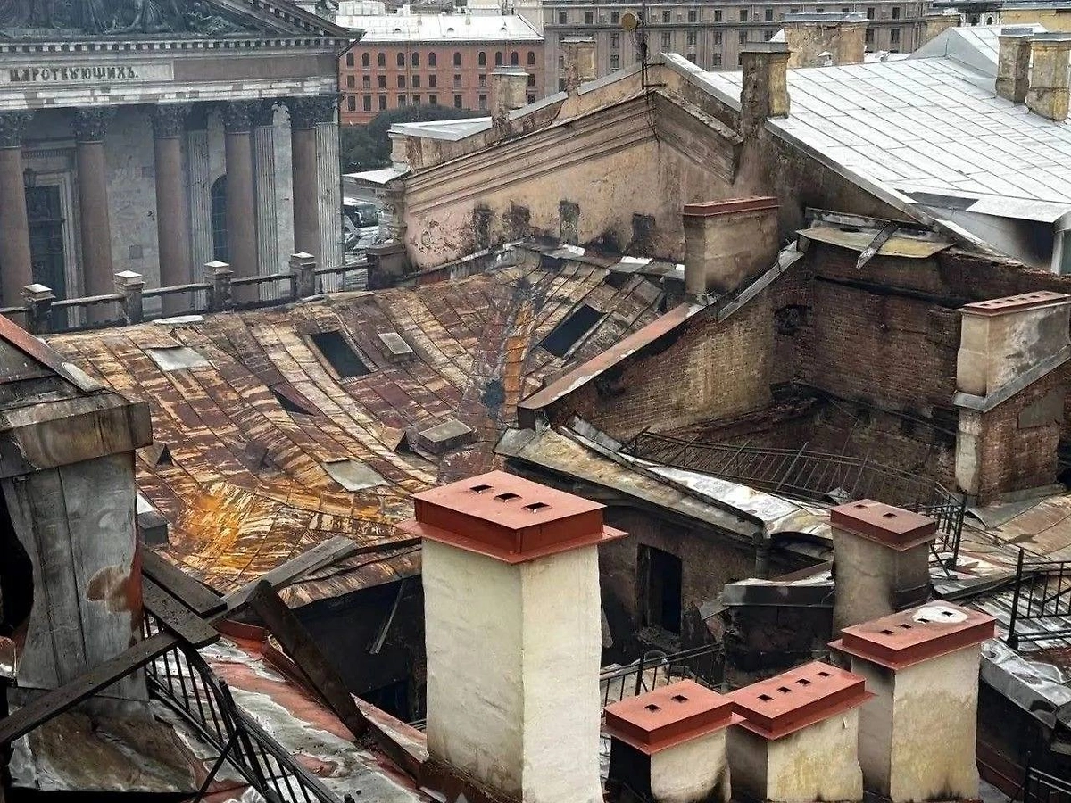 Сгоревший особняк Миллера восстановят к концу 2028 года. Фото © Telegram / КГИОП
