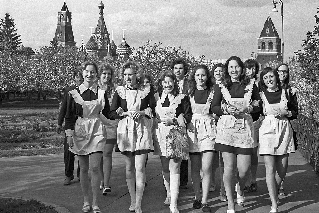 Советские школьники на экскурсии в Кремле, 1976 год. Фото © ТАСС / Валентин Соболев