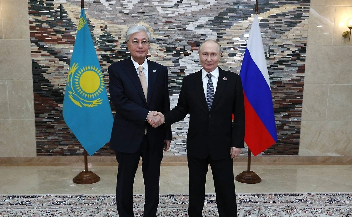 Касым-Жомарт Токаев и Владимир Путин. Обложка © kremlin.ru