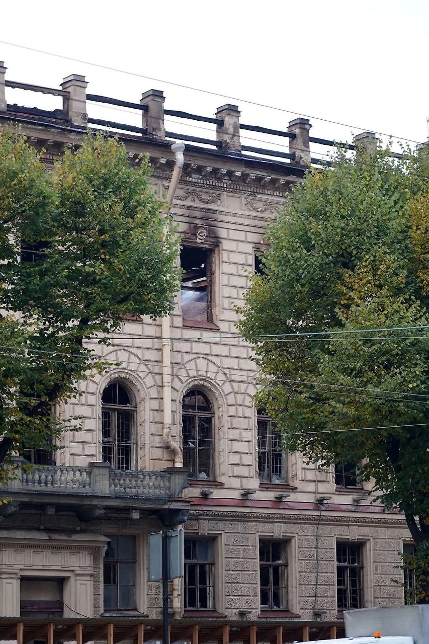 Сгоревший особняк Миллера восстановят к концу 2028 года. Фото © Telegram / КГИОП