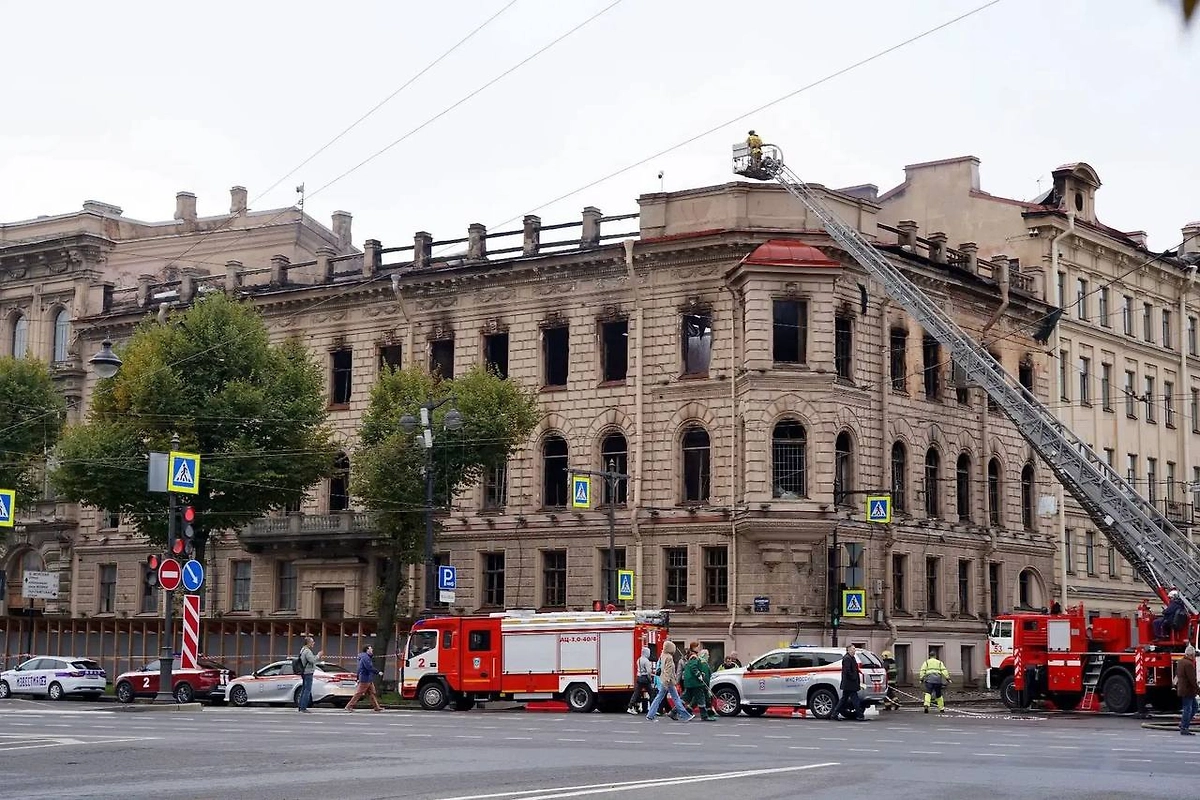Сгоревший особняк Миллера восстановят к концу 2028 года. Фото © Telegram / КГИОП