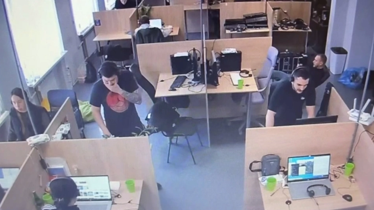 Работа мошенников изнутри. Обложка © Telegram / Вестник Киберполиции России