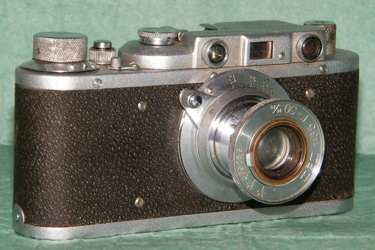 Ранний фотоаппарат «ФЭД» из 1930-х годов. Фото © Wikipedia / Andshel.