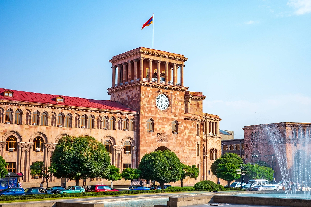 Обложка © Shutterstock / FOTODOM / pploylp