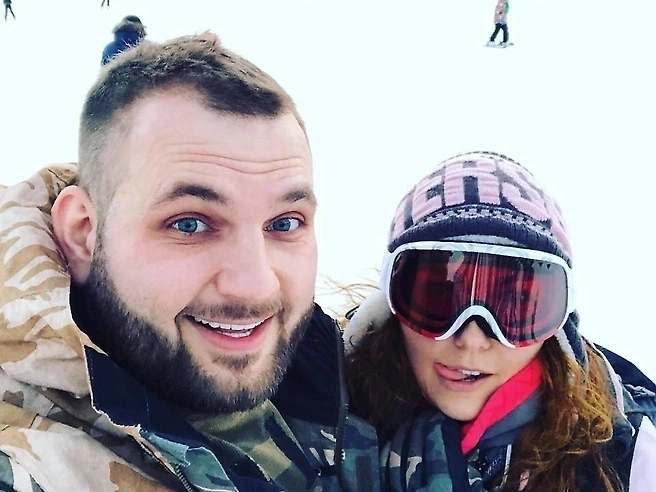 Роман Новак и его жена Анна. Обложка © Instagram (признан экстремистской организацией и запрещён на территории Российской Федерации)/t0r