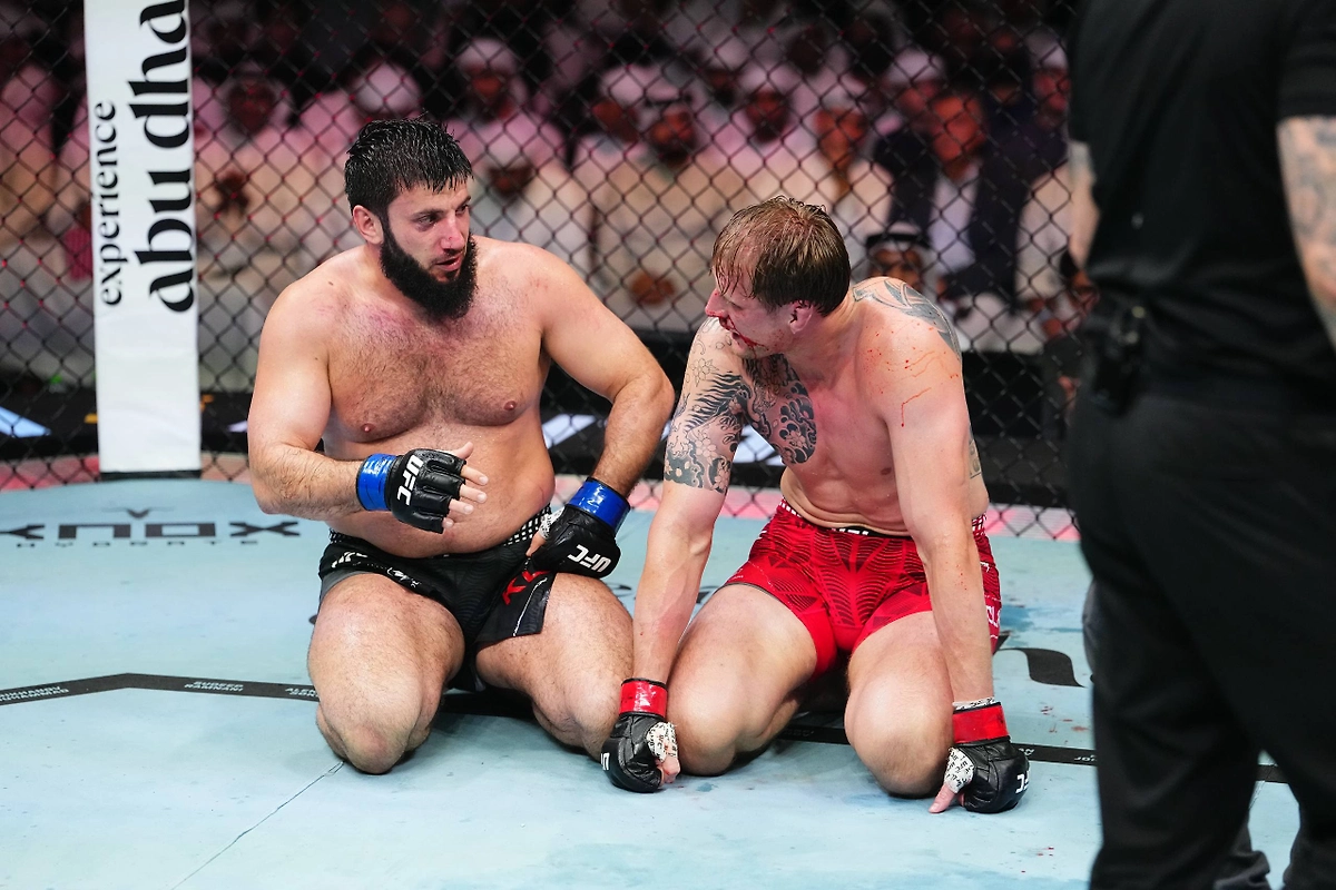 Ризван Куниев и Александр Волков. Фото © Telegram / UFC Eurasia