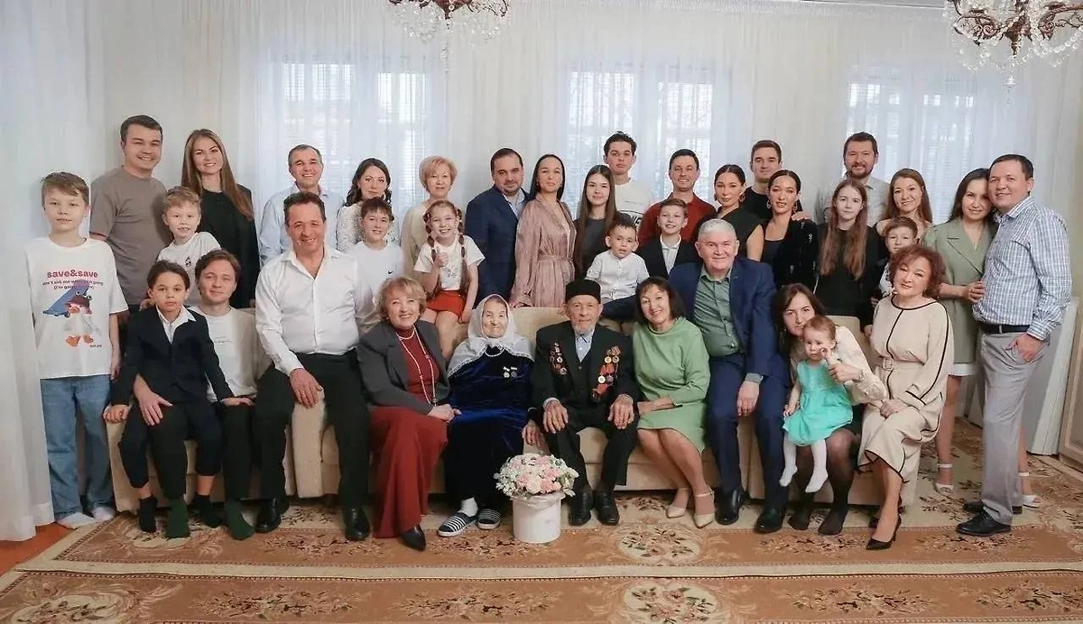 Семья Назмутдиновых. Фото© Telegram / Республика Татарстан