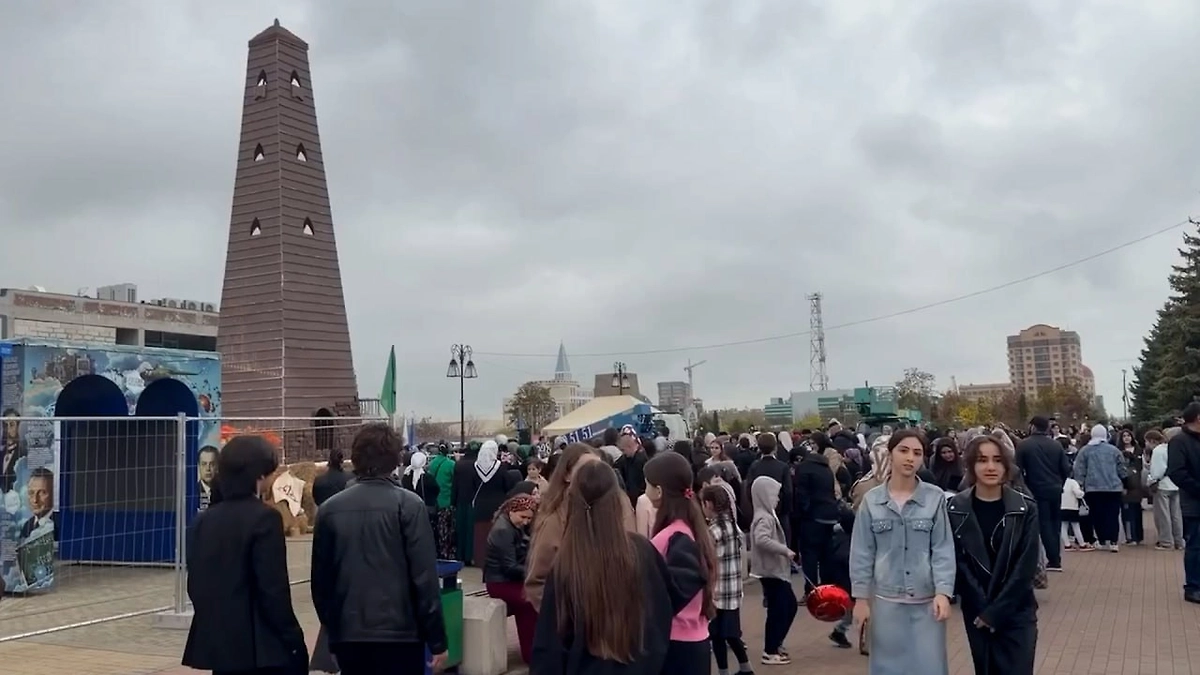 В Магасе испекли 10-метровый торт. Обложка © Telegram / Правительство РИ