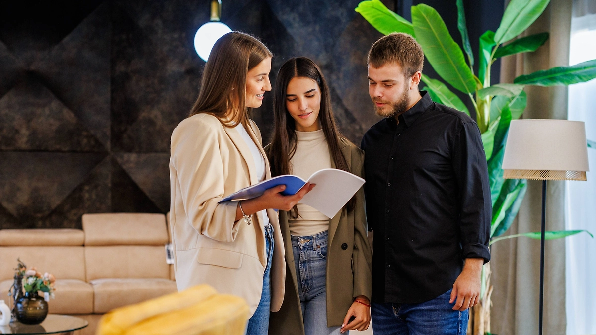 Изменилось поведение продавцов и покупателей на рынке вторичного жилья. Обложка © Shutterstock / FOTODOM / ZoranOrcik