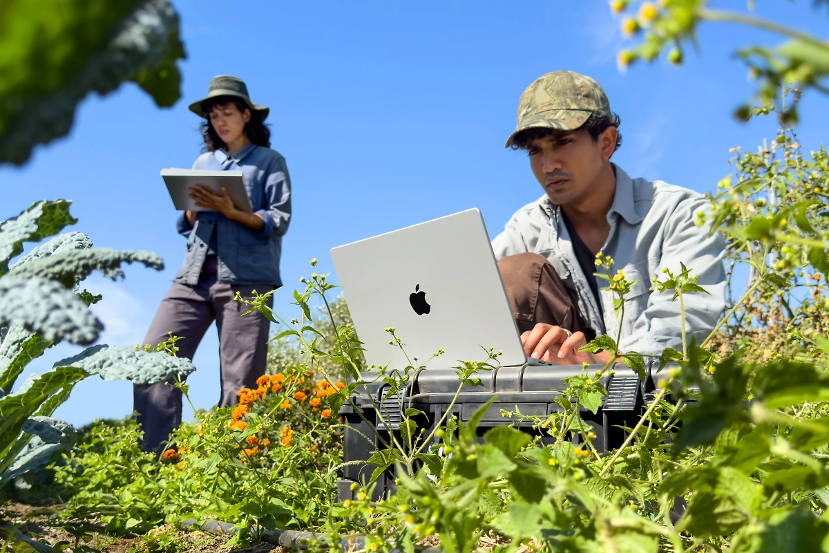 Apple сделала MacBook Pro ещё мощнее: графика ускорилась на 30%, а ИИ — на 25%. Фото © apple.com