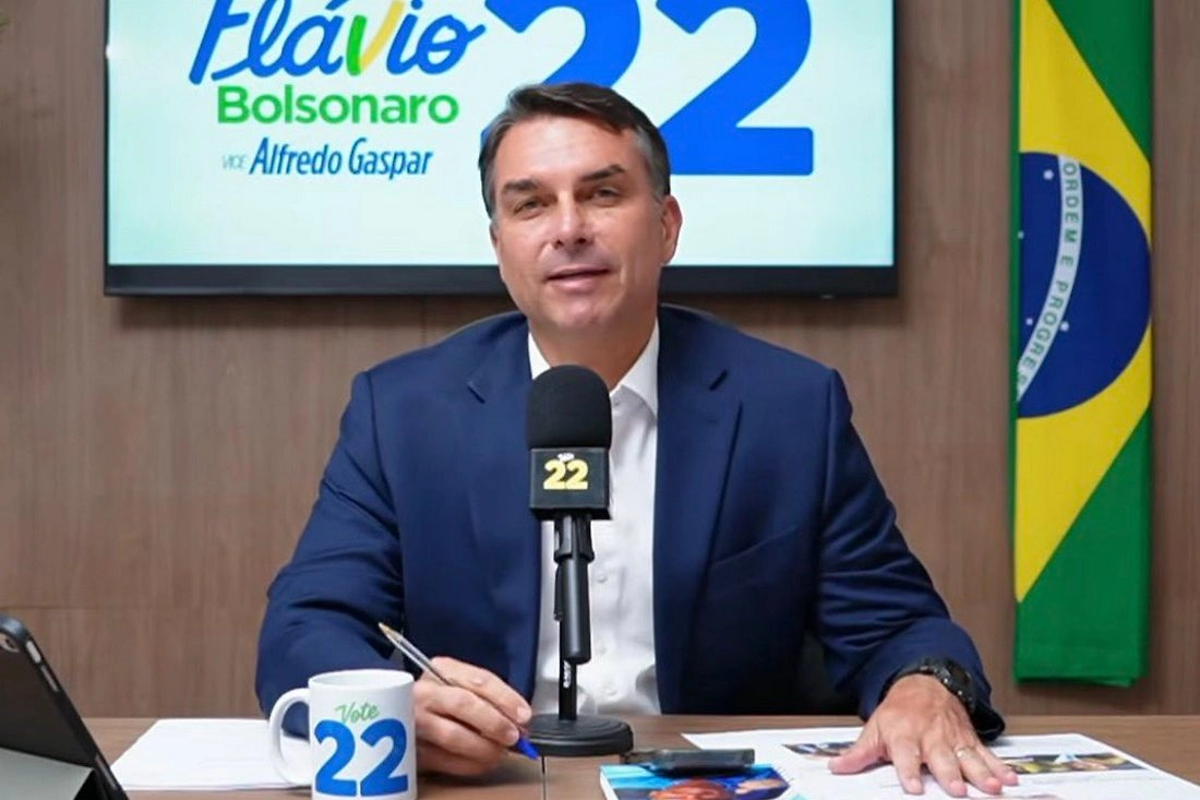 Флавиу Болсонару. Обложка © X / Flávio Bolsonaro