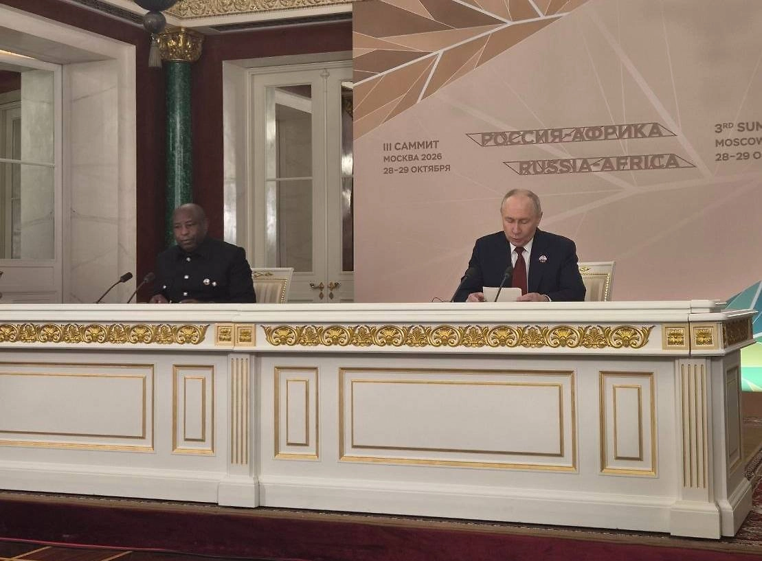 Эварист Ндайишимийе и Владимир Путин. Обложка © Life.ru