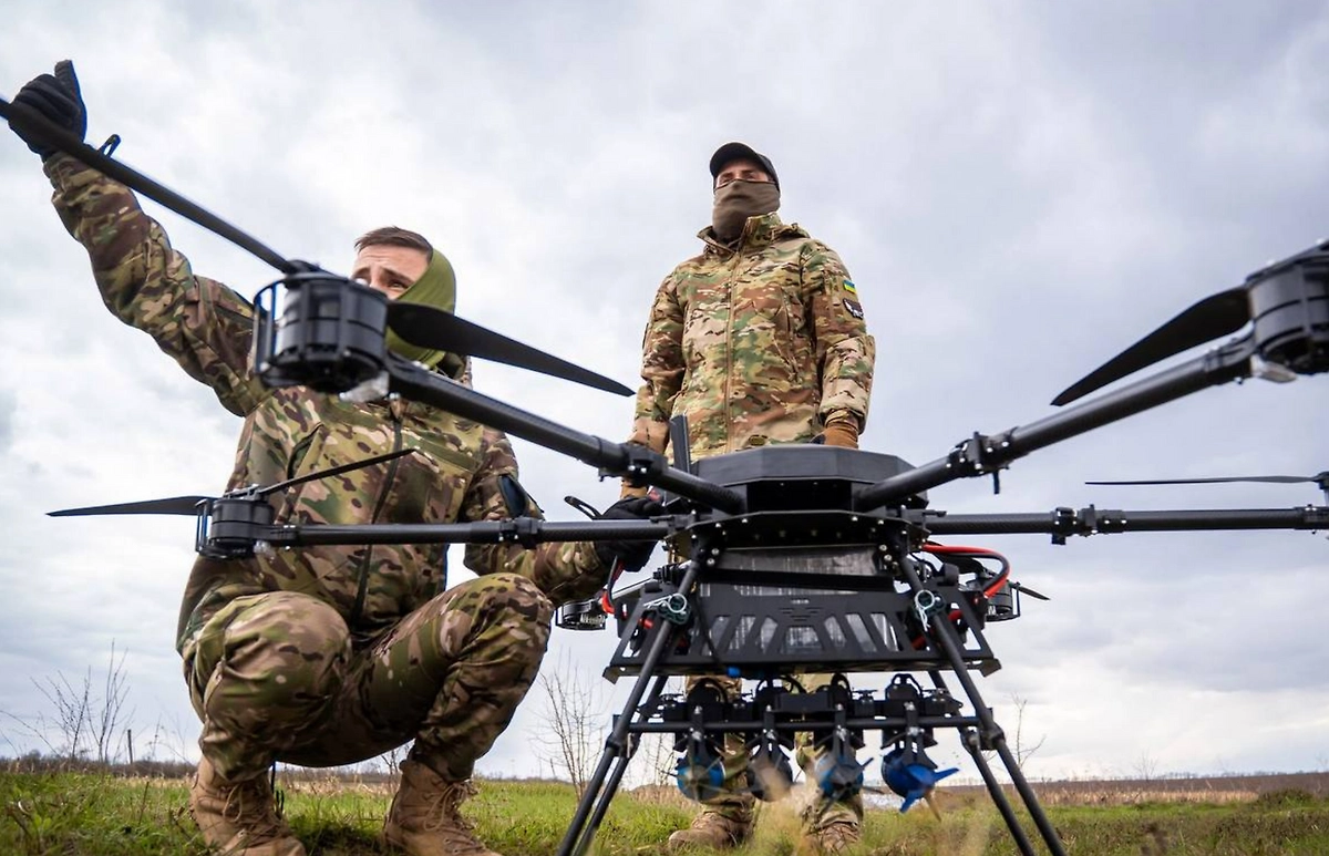 Дроноводы ВСУ. Обложка © Telegram / Zelenskiy / Official