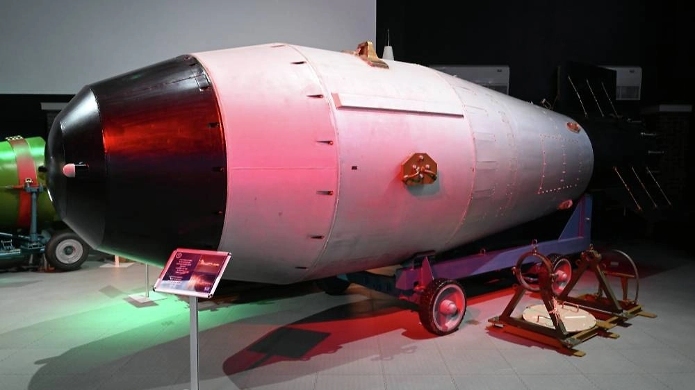 Термоядерная авиационная бомба А602ЭН («Царь-бомба»), мощностью 100 мегатонн в тротиловом эквиваленте в музее ядерного оружия российского федерального ядерного центра — Всероссийского научно-исследовательского института экспериментальной физики в Сарове. Фото © РИА Новости / Илья Питалев