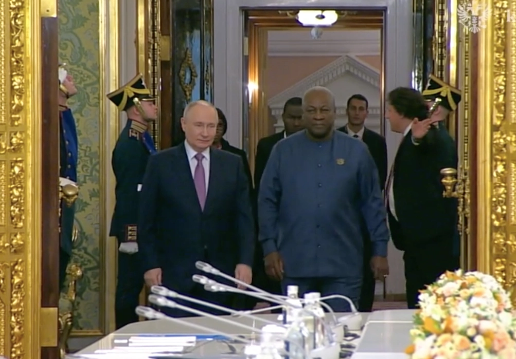 Владимир Путин и Джон Драмани Махама. Обложка © «Макс» / Кремль. Новости