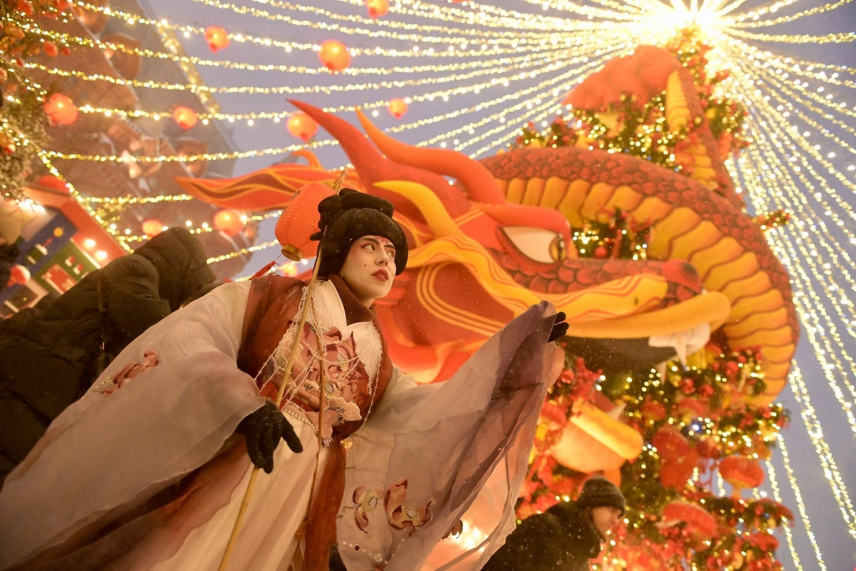 Улицы Москвы готовы к китайскому Новому году. Фото © Life.ru