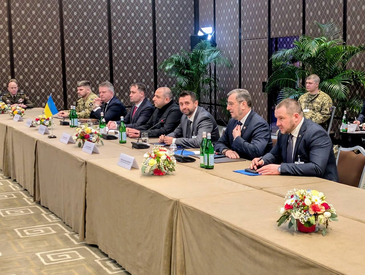 Появились первые фото с трёхсторонних переговоров по Украине в Женеве. Обложка © Рустем Умеров