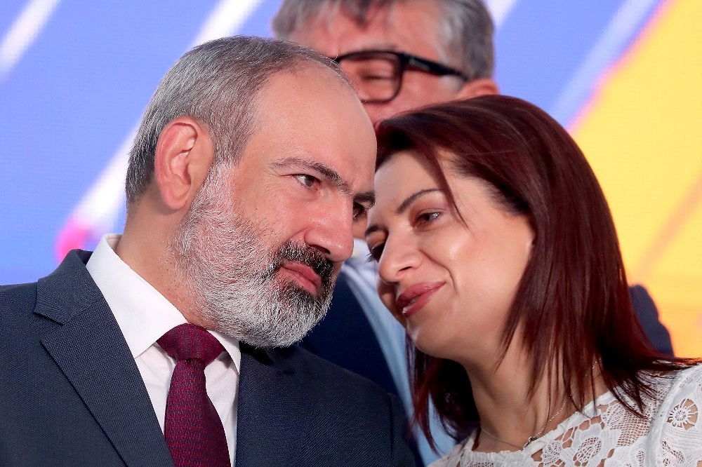 Никол Пашинян и Анна Акопян. Обложка © ТАСС / Александр Рюмин