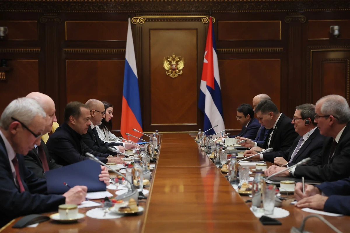 Обложка © MAX / Дмитрий Медведев