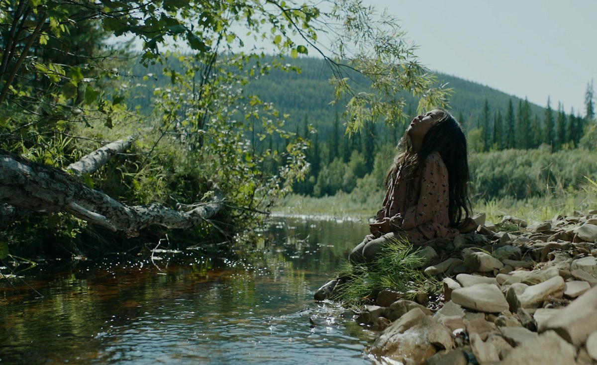 Щенок Малыш спас четырёхлетнюю девочку в якутской тайге: как это было. Фото © Кадр из фильма «Карина», режиссёр Марианна Сиэгэн, сценарист Мария Находкина / Kinopoisk