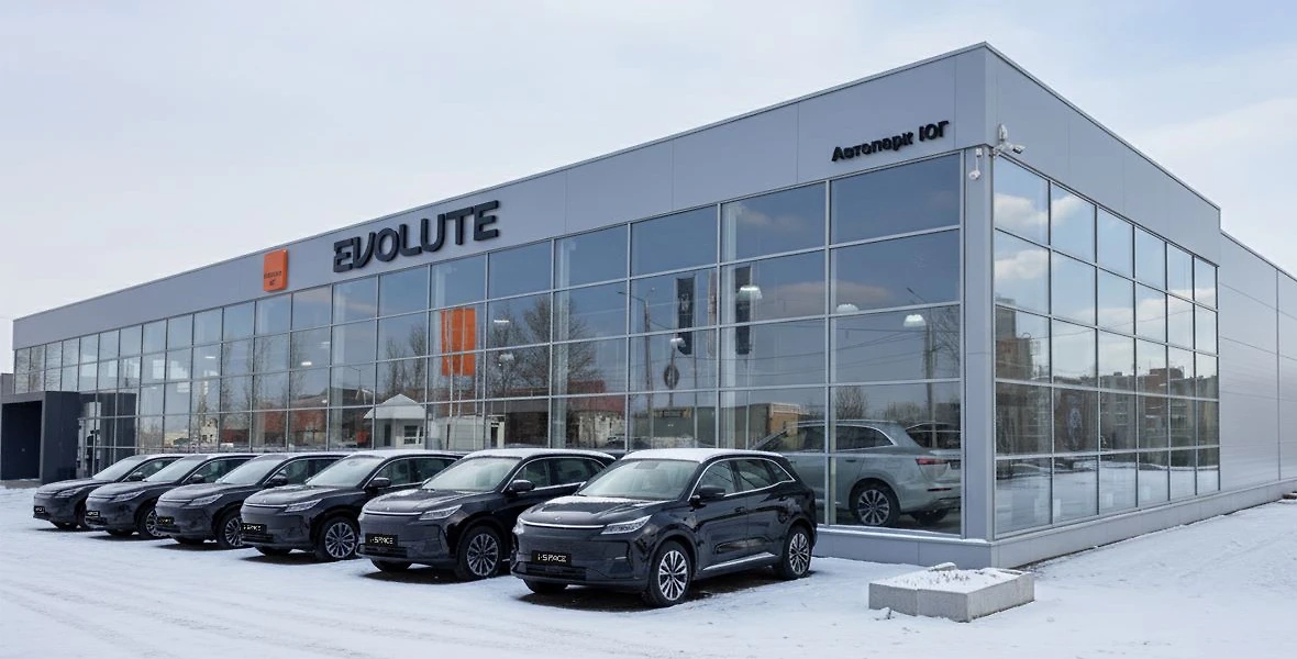 Крыша рухнула на автомобильном заводе под Липецком: под завалами могут быть люди