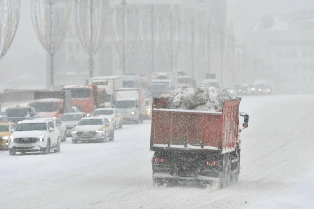 Циклон «Валли» обрушил на Москву рекордный снегопад. Фото © Life.ru