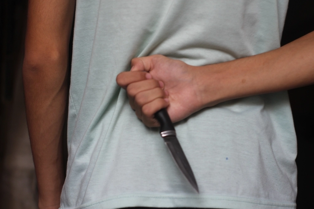 Семиклассник напал с ножом на сверстника в школе в Прикамье