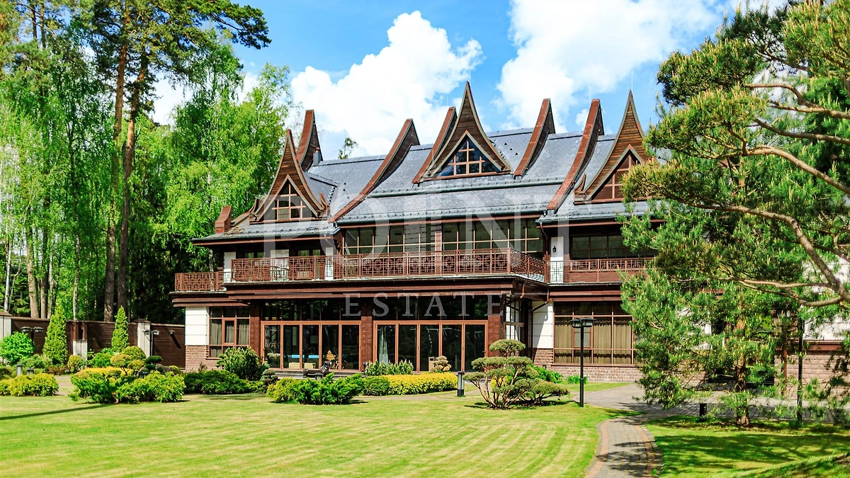 Резиденция Григория Лепса стилизована под тайское жильё. Фото © pointestate